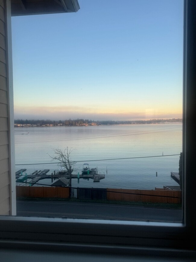 Building Photo - 230 116th Ave NE