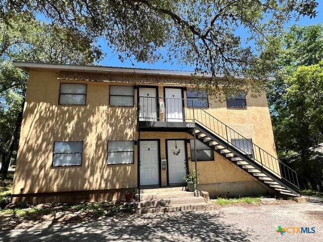 Building Photo - 450 Burleson St Unit A