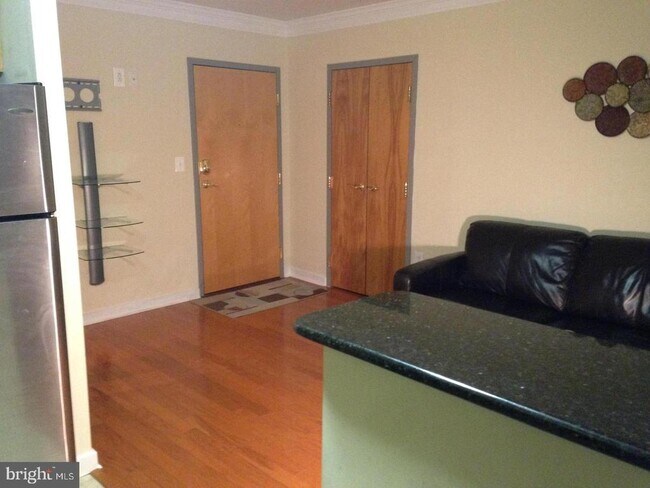 Photo - 1939 Chestnut St Unidad 7B