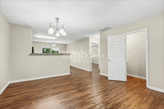 Photo - 406 Flint Dr