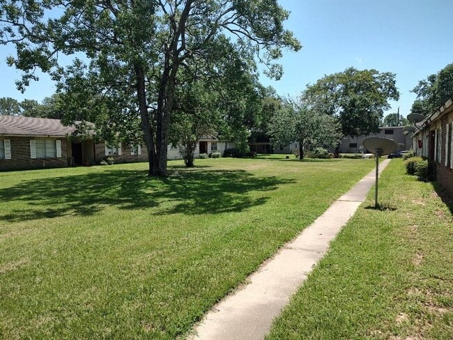 Photo - 2000 Bahama Dr Apartment Unit 5