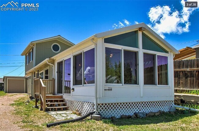 Photo - 206 W Carr Ave