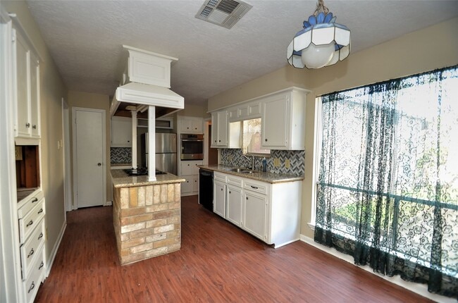 Photo - 234 Wickhamford Way