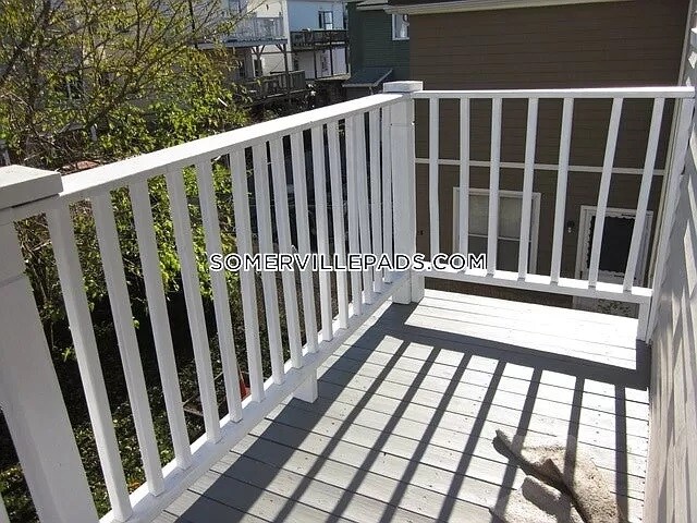 Building Photo - 104 W Adams St Unit 2 Rental