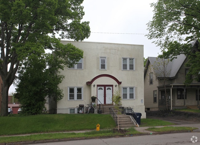 718-4TH