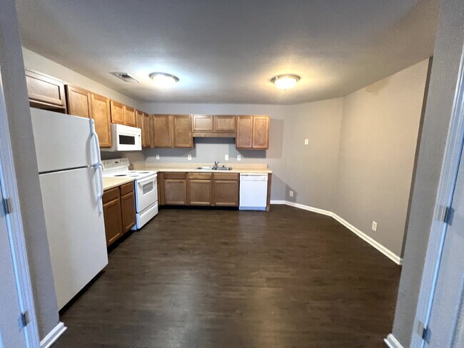 9103 Pembroke Oak Grove Rd Unit 4A