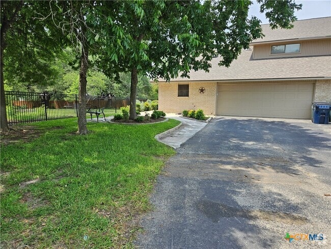 Building Photo - 3901 Chisholm Trail Rental