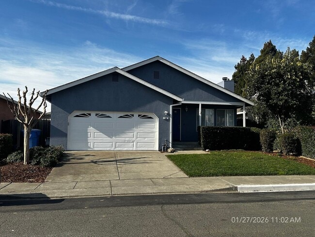 Building Photo - Refreshed 3 Bedroom, 2 Bathroom