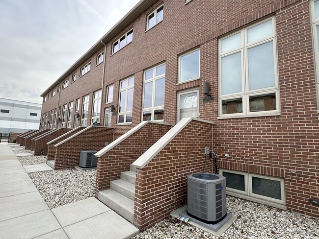 Building Photo - 6834 W 65th St