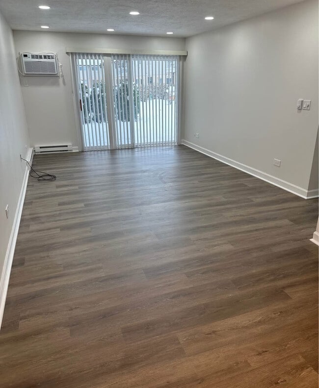 Photo - 880 E Old Willow Rd