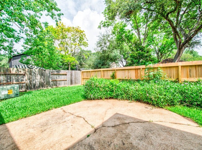 Photo - 8022 La Brea Dr