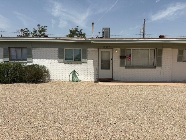 Building Photo - 10309 Shoshone St