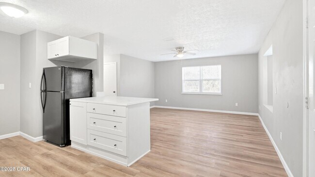 Photo - 1028 Spring Ave