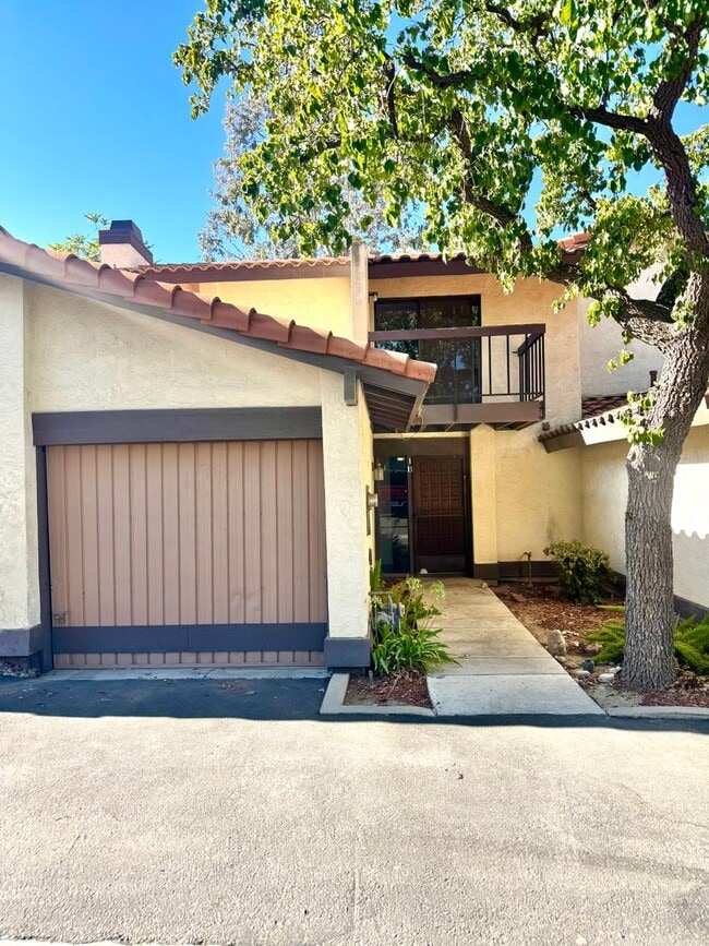Building Photo - Beautiful Condo For Rent