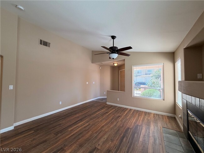 Photo - 212 Horizon Peak Dr