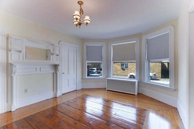 Building Photo - 2 Messervy St Unit 1