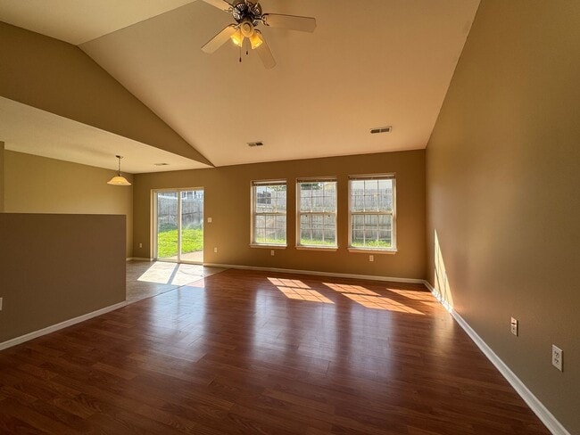 Photo - Home in Pioneer Ridge – Pet Friendly & Min...