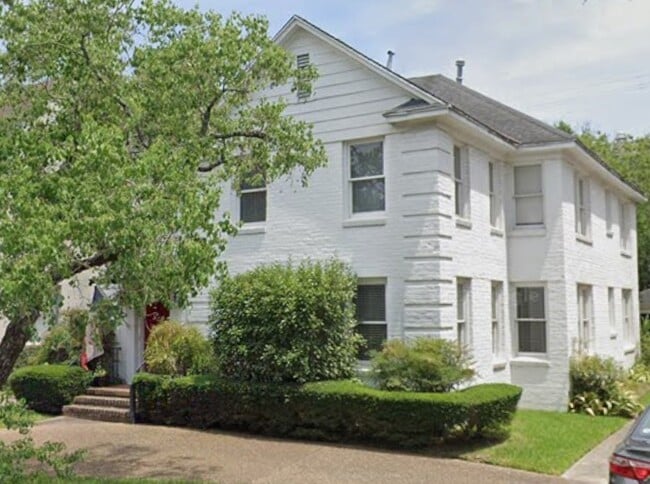 Photo - 1710 Bolsover St