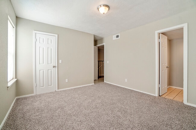 Photo - MacArthur Apartments