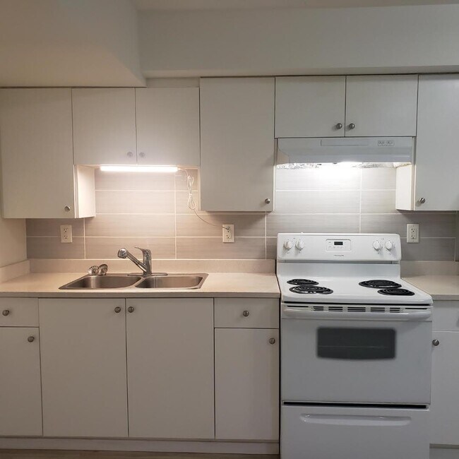 Photo - 20954-2080B 80B Avenue