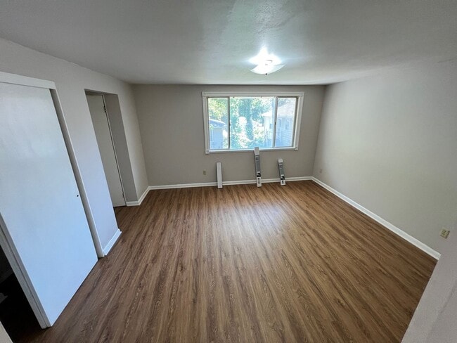 Photo - Spacious 1 Bdr Apt Across from KSU - Prele...
