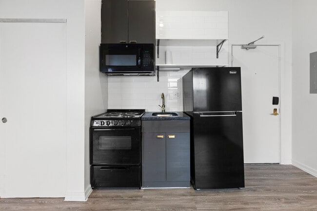Building Photo - 1136 W Wilson Ave Unit 207