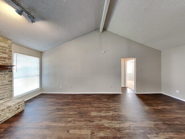 Photo - 16302 N Cross Dr House