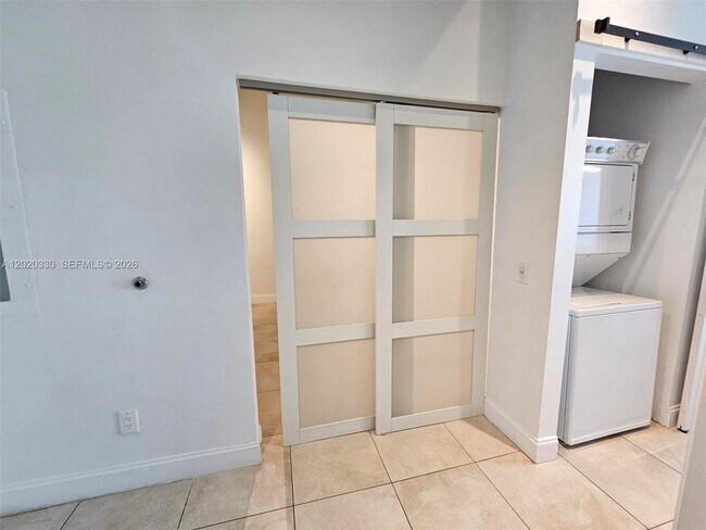 3029 NE 188th St Unit 323
