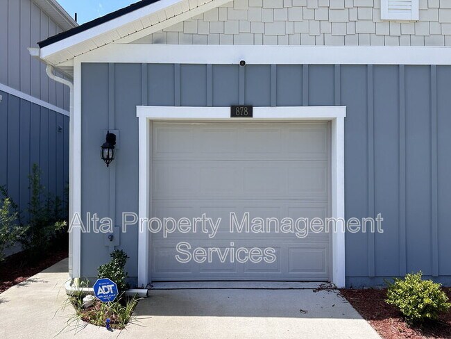 Photo - 878 Observatory Pkwy