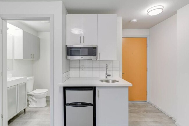 Photo - 2371 Franklin Apartments in Eastlake