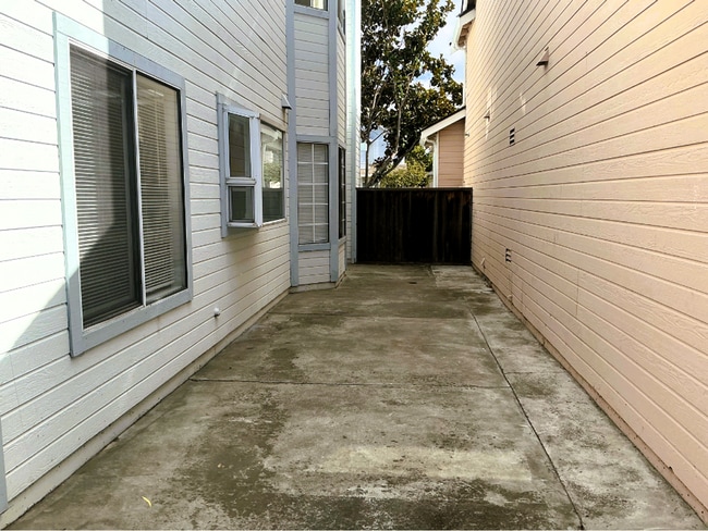 Photo - Comfortable 3-Bedroom, 2.5-Bathroom Home in Desirable Newark Neighborhood