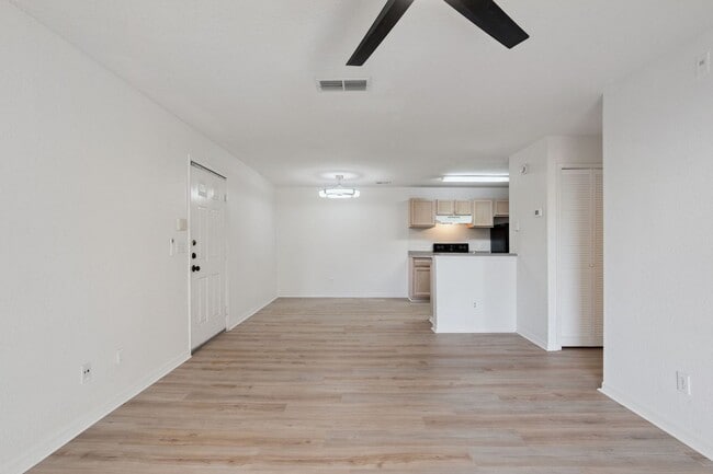 Photo - 8813 Latrec Ave Unidad 7206