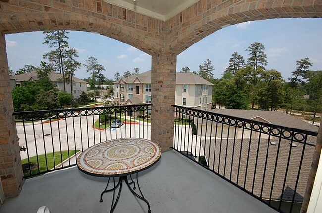 Building Photo - 6607 Lake Woodlands Dr Unit 531