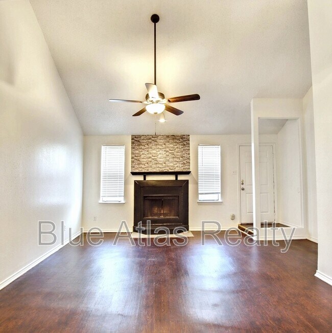 Photo - 916 Hilltop Dr