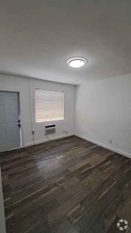 Building Photo - 1703 Thomas St Rental