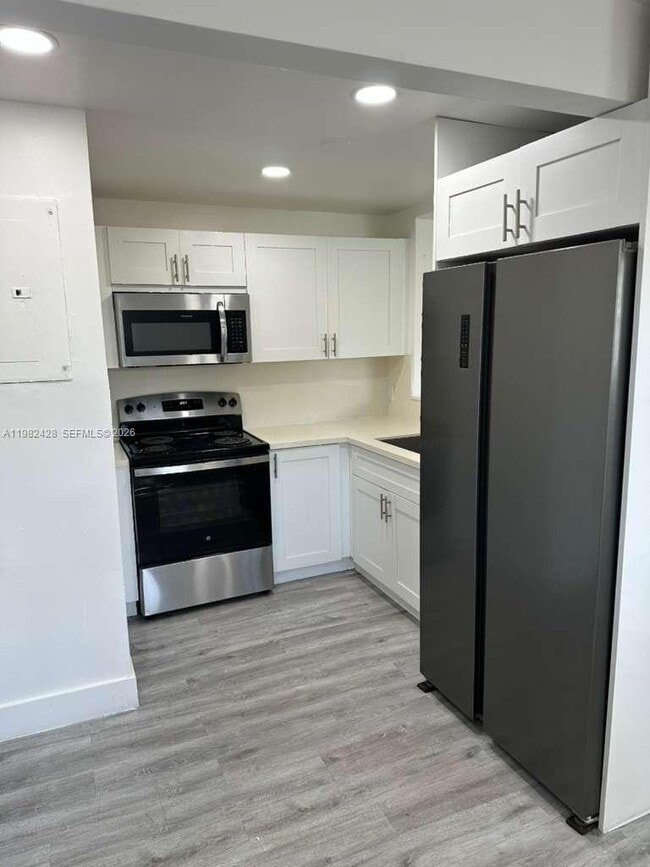 Building Photo - 1033 NW 3rd Ave Unit 2