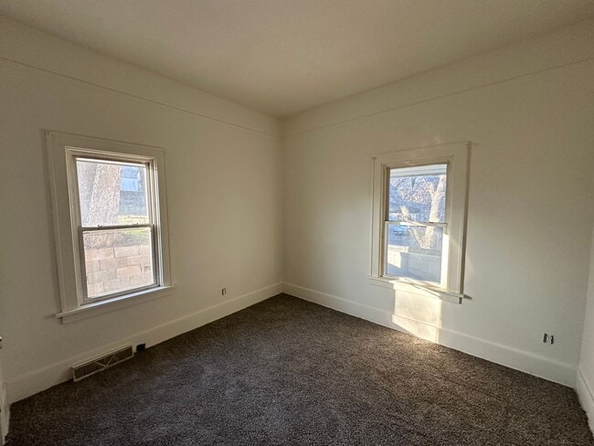 Photo - $1100 - 2 Bed 1 Bath Home in Sioux City