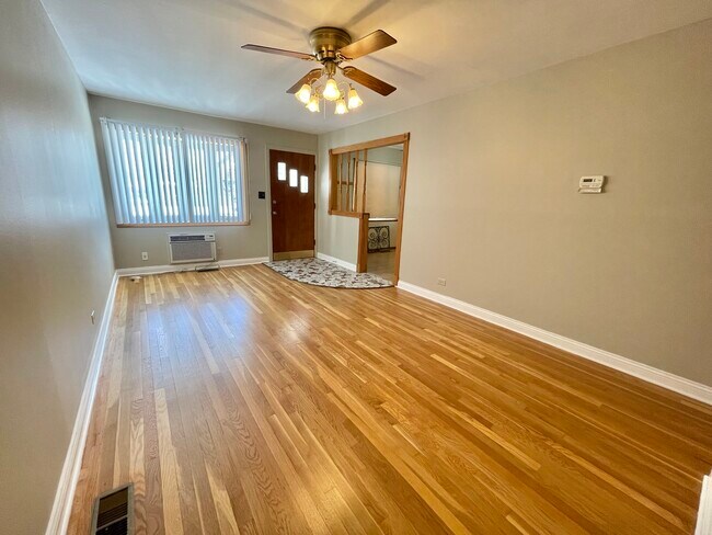 Photo - 6046 S Melvina Ave