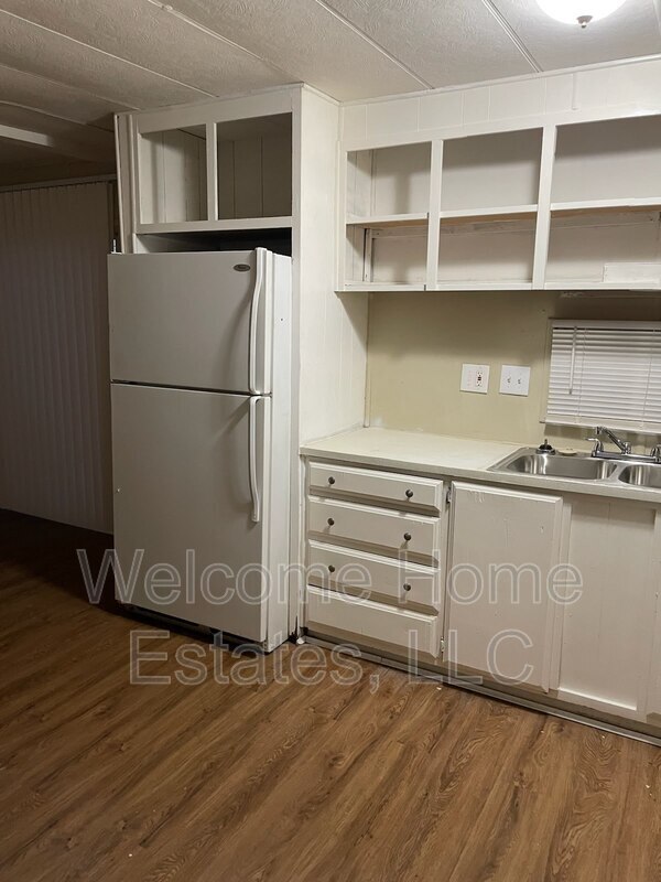 Photo - 110 E Prince Rd