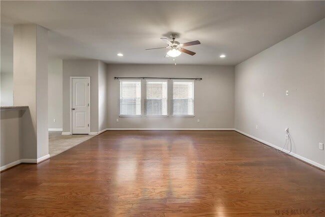 Photo - 7220 Longford Trail