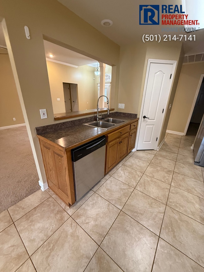 Photo - 1609 White Oak Cir
