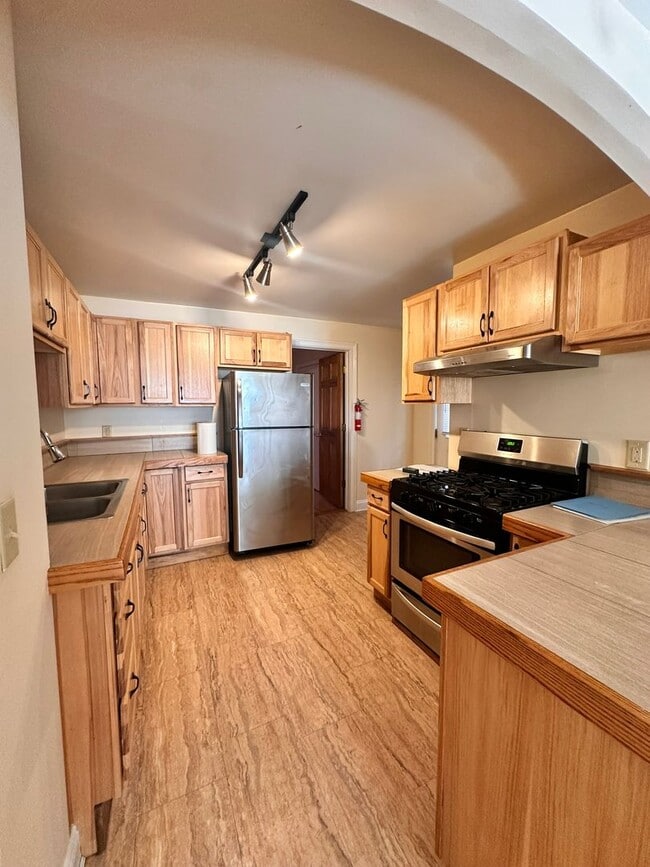 Building Photo - 86 Pitkin St Unit APT 1