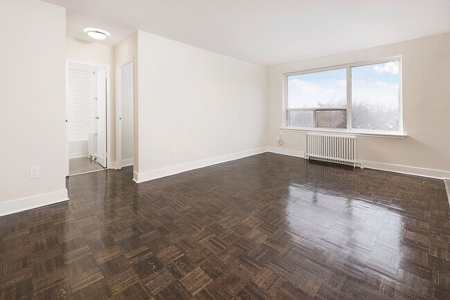 Photo - 1636 Gerrard St