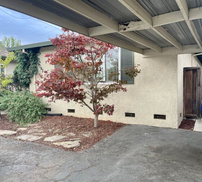 1042 W Hacienda Ave