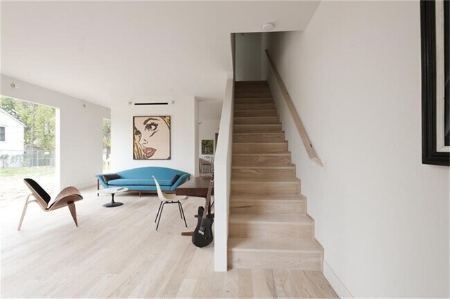 Photo - 226 W 25th St