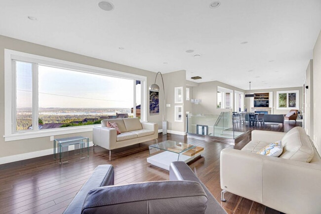 Building Photo - 494 Craigmohr Dr