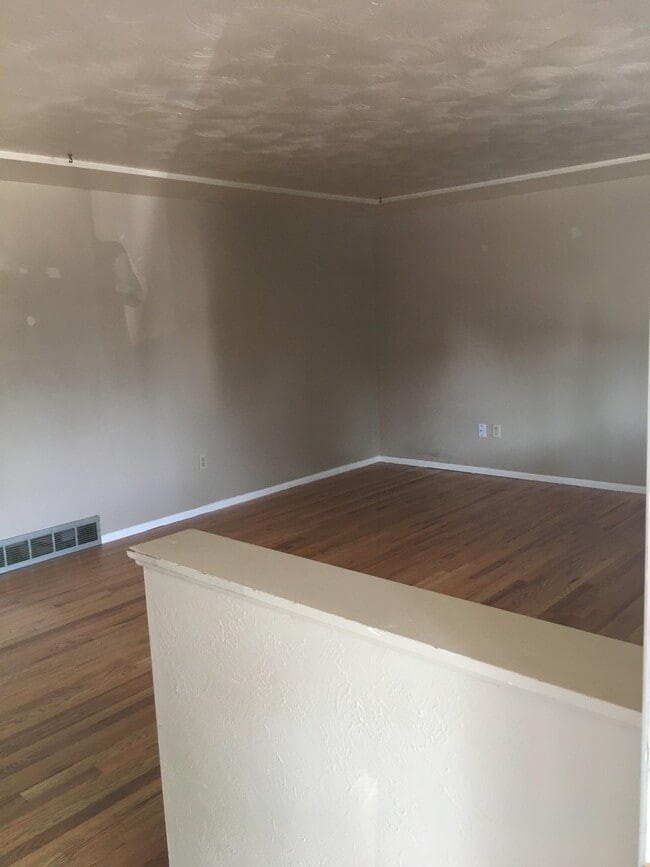 Photo - 5 Bedroom Home Near Mitchell High School