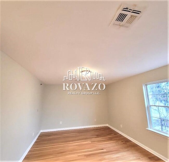 Photo - 82 Hawthorne Ave