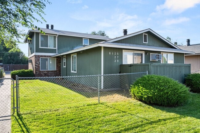 Building Photo - 6125 N Addison St Unit 6127