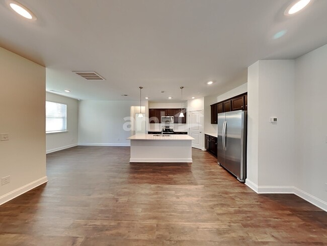Photo - 578 Rivermist Dr